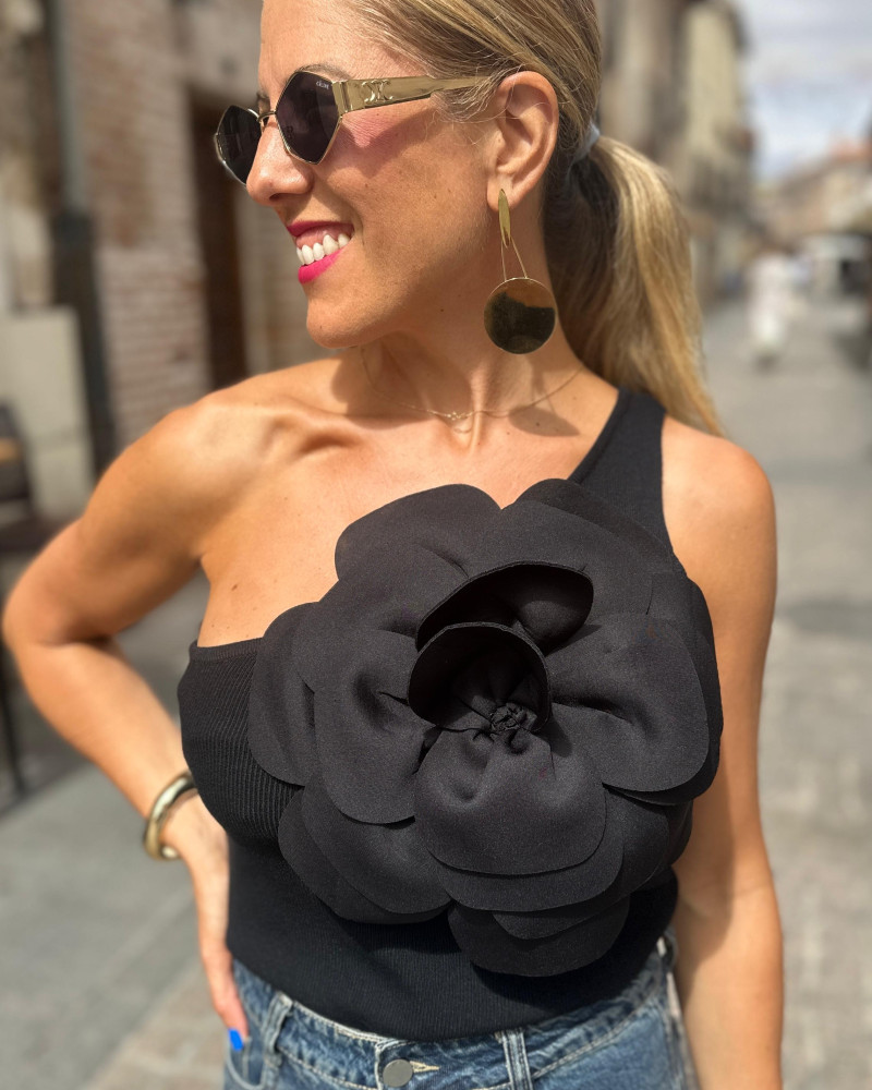 Top asimetrico flor