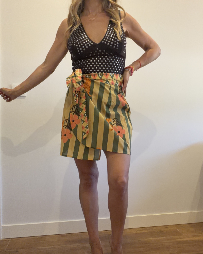 Falda pareo cortita