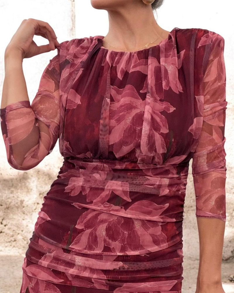 Vestido floral cuello caja