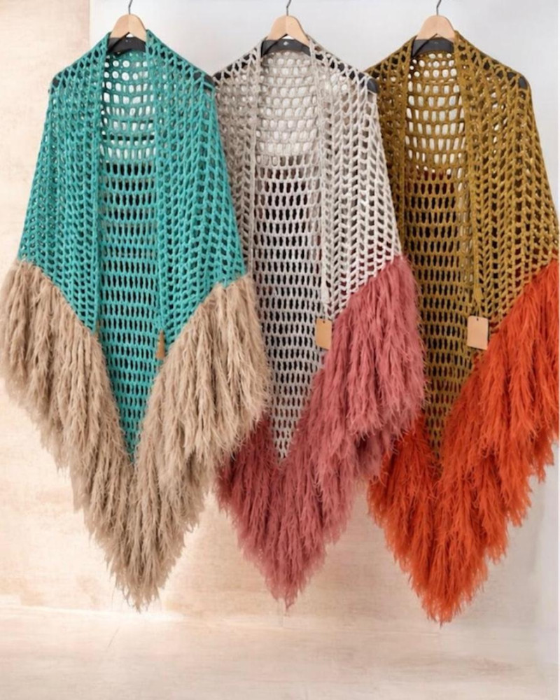 Mantón con plumas