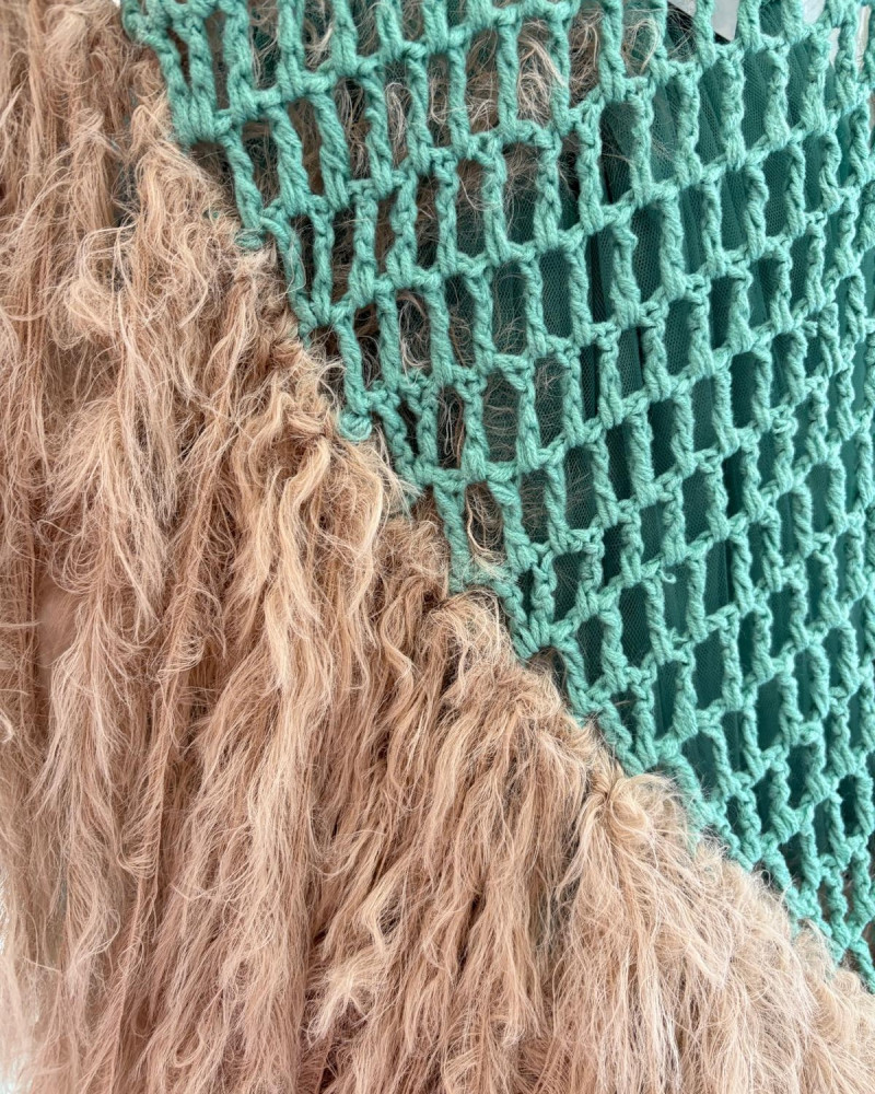 Mantón con plumas