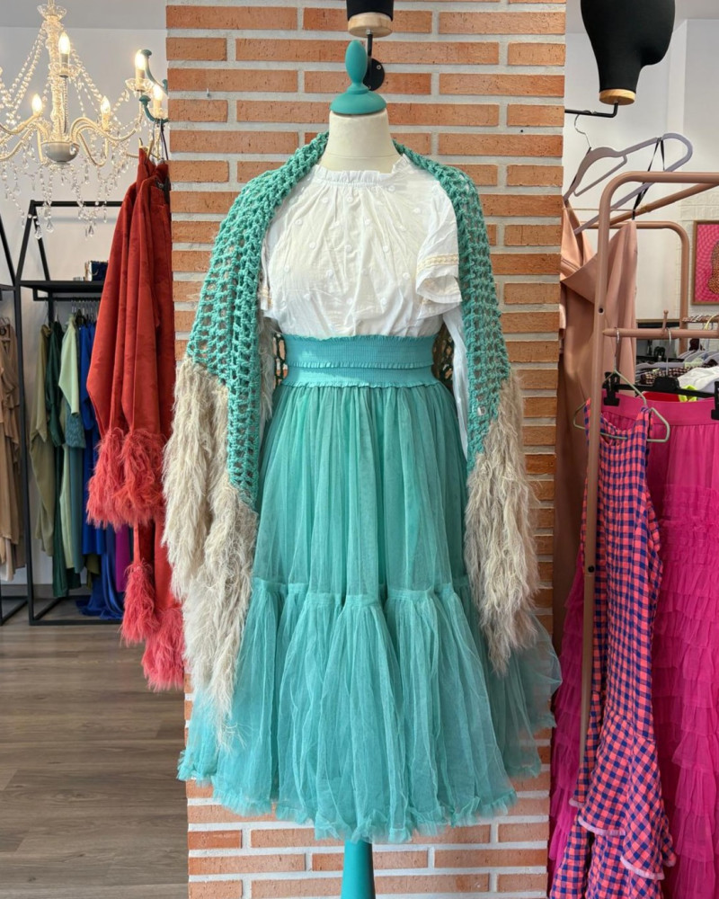 Mantón con plumas