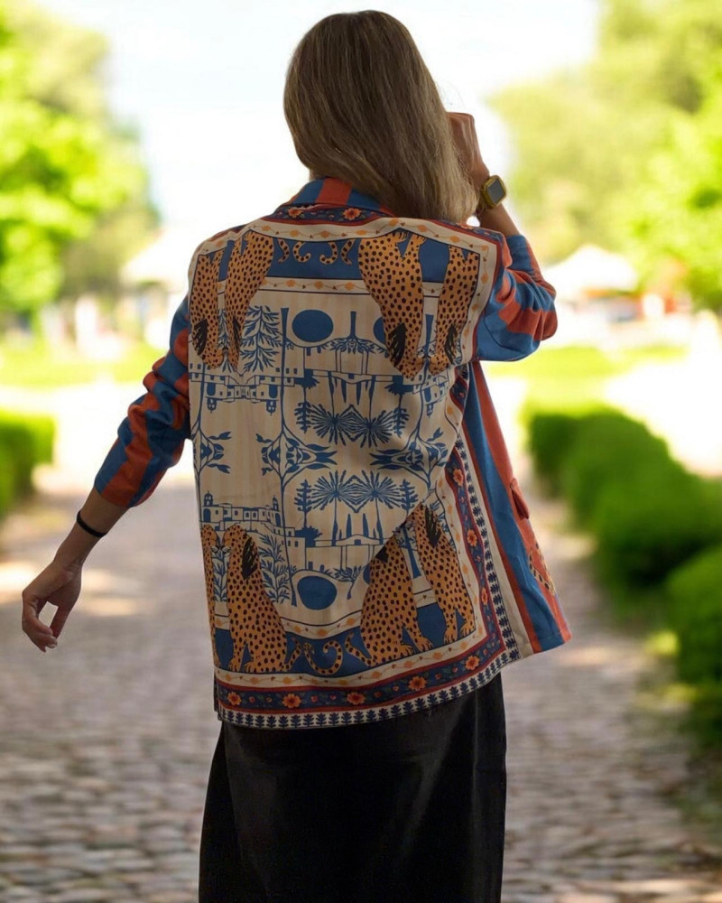 Blazer ante leopardos