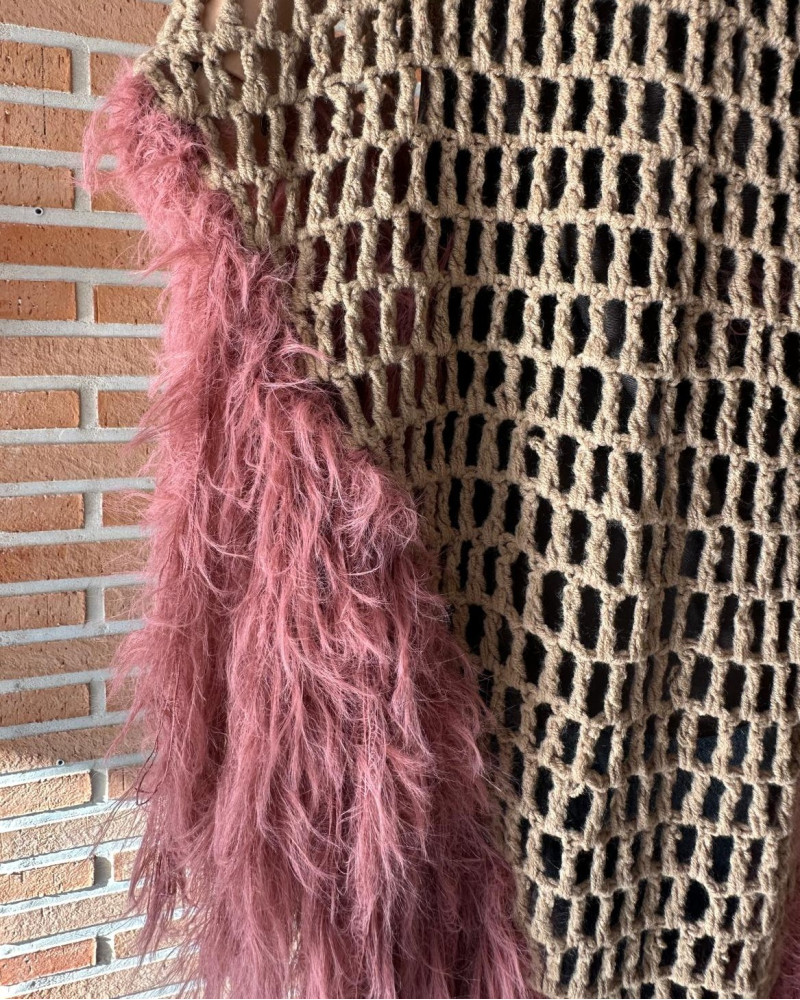 Mantón con plumas