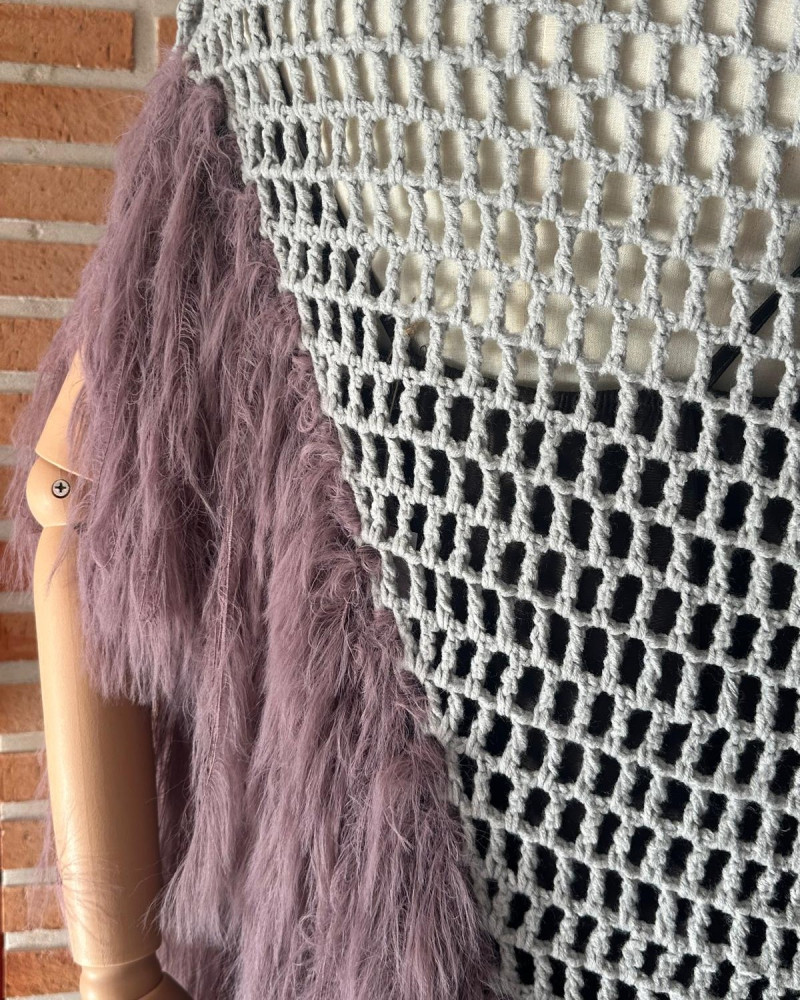 Mantón con plumas
