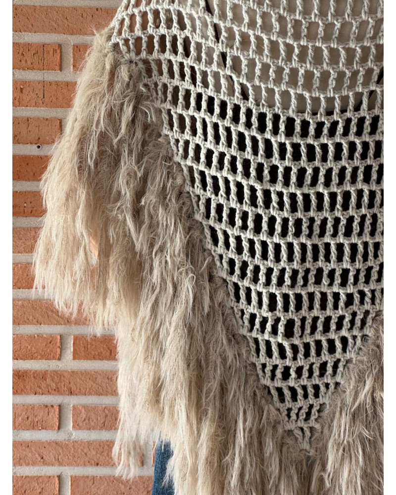 Mantón con plumas